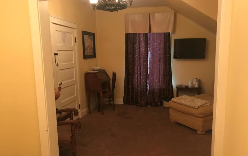 Ye Olde English Inn Hollister Extérieur photo
